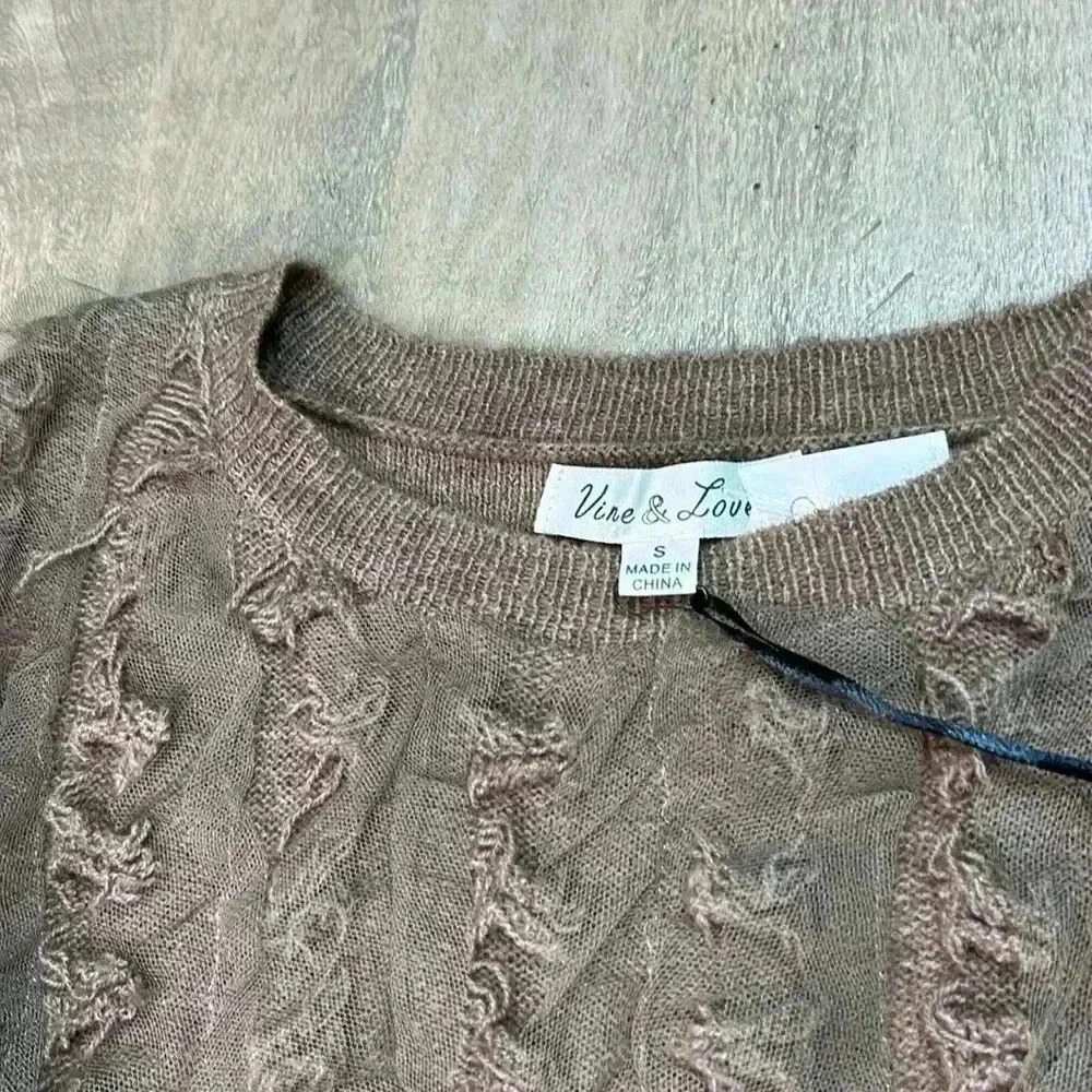 Vine & Love sweater, size Small. NWT. - Picture 6 of 6